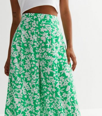 Petite Green Floral Wide Leg Crop Trousers New Look