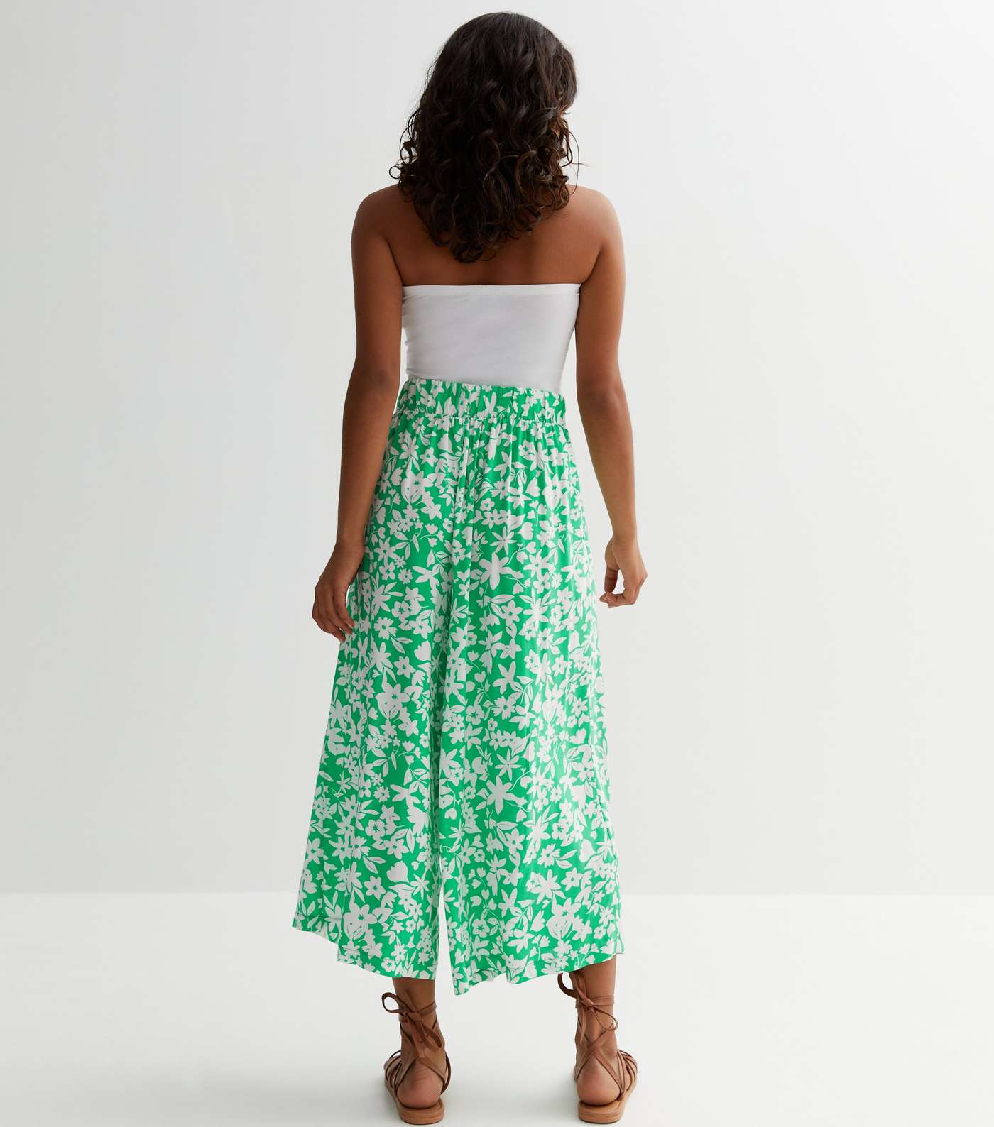 Petite Green Floral Wide Leg Crop Trousers Image 4