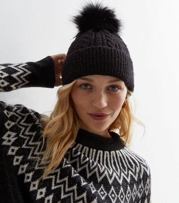 Pom pom shop hat black