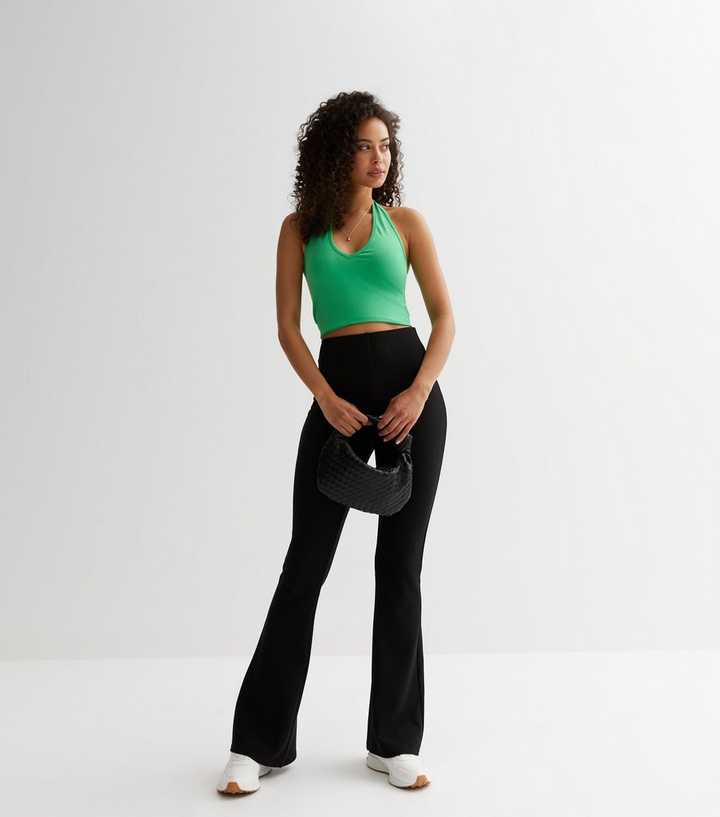 https://media2.newlookassets.com/i/newlook/868229101/womens/clothing/trousers/tall-black-ribbed-flared-trousers.jpg?strip=true&qlt=50&w=720
