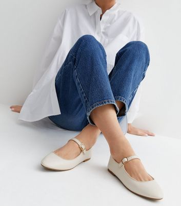 Leather hot sale white pumps