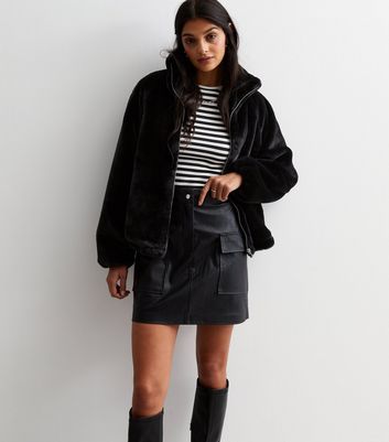 https://media2.newlookassets.com/i/newlook/868741201/womens/clothing/coats-jackets/black-faux-fur-funnel-neck-zip-coat.jpg