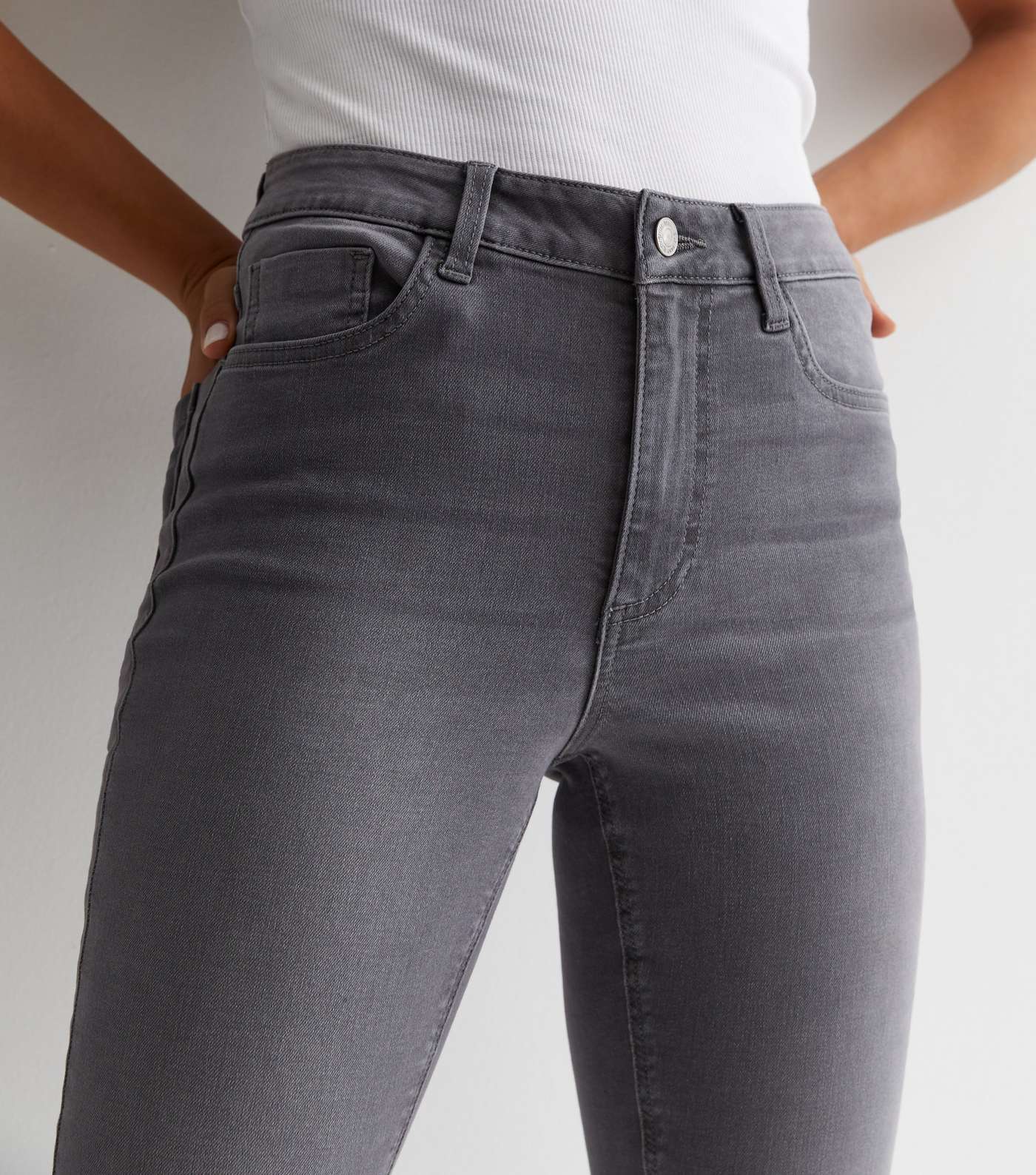 Grey Mid Rise Amie Skinny Jeans Image 3