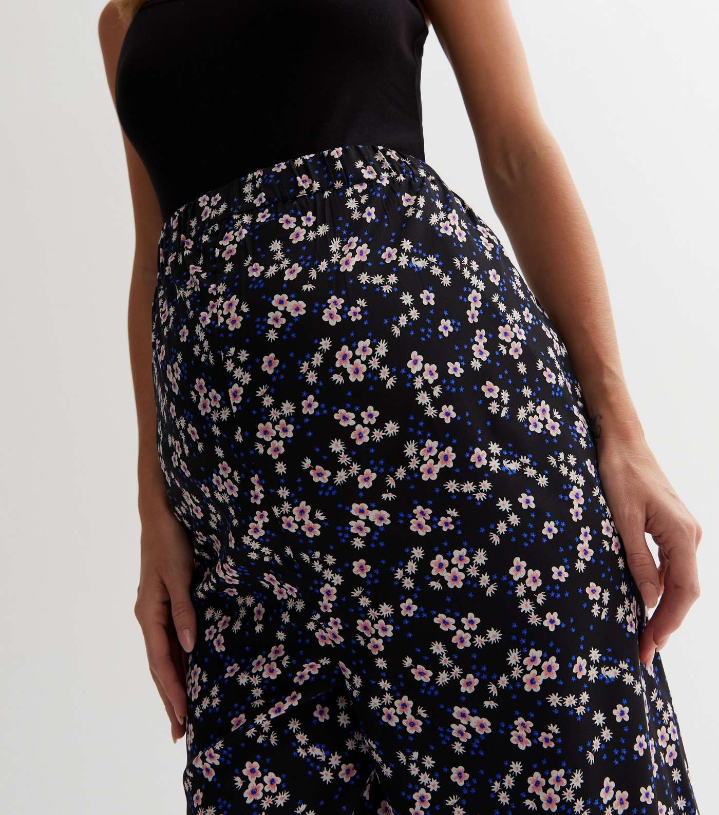 Maternity Black Floral Crop Trousers Image 3