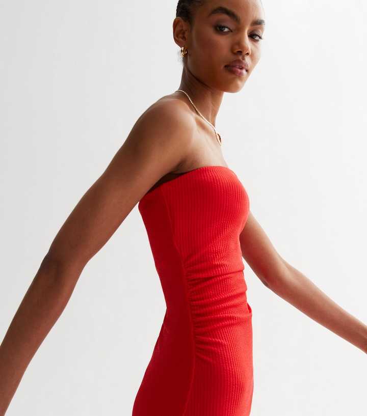 https://media2.newlookassets.com/i/newlook/869448560M1/womens/clothing/dresses/red-bandeau-midaxi-dress.jpg?strip=true&qlt=50&w=720