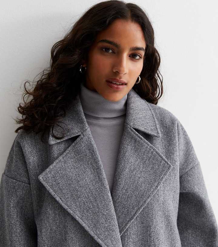 https://media2.newlookassets.com/i/newlook/869549603M1/womens/clothing/coats-jackets/petite-dark-grey-oversized-long-formal-coat.jpg?strip=true&qlt=50&w=720