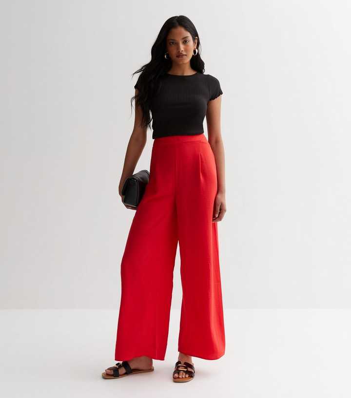 https://media2.newlookassets.com/i/newlook/869930882/womens/clothing/trousers/red-wide-leg-trousers.jpg?strip=true&qlt=50&w=720