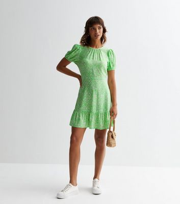 Green Floral Ditsy Tiered Hem Mini Dress New Look