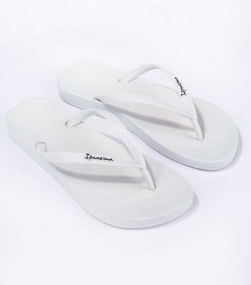 White flip clearance flops canada