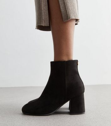 Wide fit block store heel ankle boots