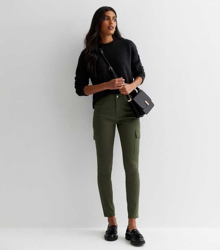 https://media2.newlookassets.com/i/newlook/871239634/womens/clothing/jeans/khaki-high-waist-skinny-cargo-jeans.jpg?strip=true&qlt=50&w=720