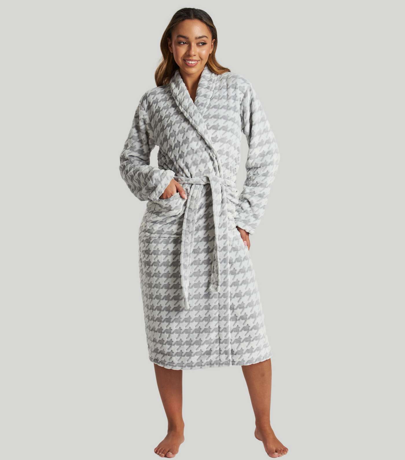 Loungeable Light Grey Houndstooth Fleece Dressing Gown Image 4