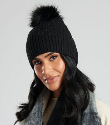 Black bobble hat cheap with fur pom pom