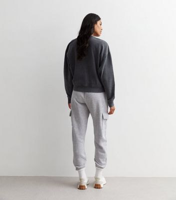 Dark grey clearance sweatshirt outfit