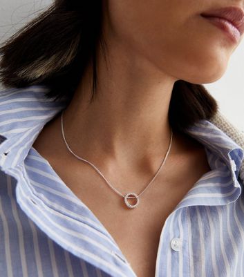 Silver circle pendant necklace discount
