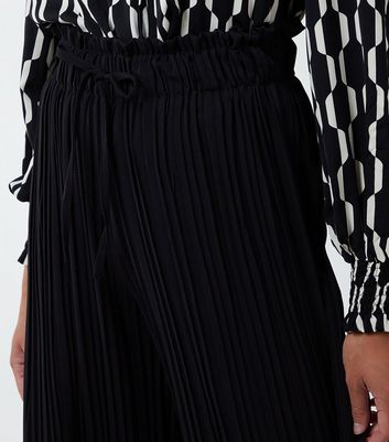 Cameo Rose Black Ditsy Print Pleated Wide Leg Trousers  New Look