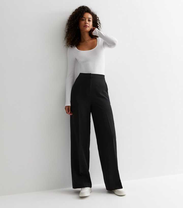 https://media2.newlookassets.com/i/newlook/874090101/womens/clothing/trousers/tall-black-elasticated-tailored-trousers.jpg?strip=true&qlt=50&w=720