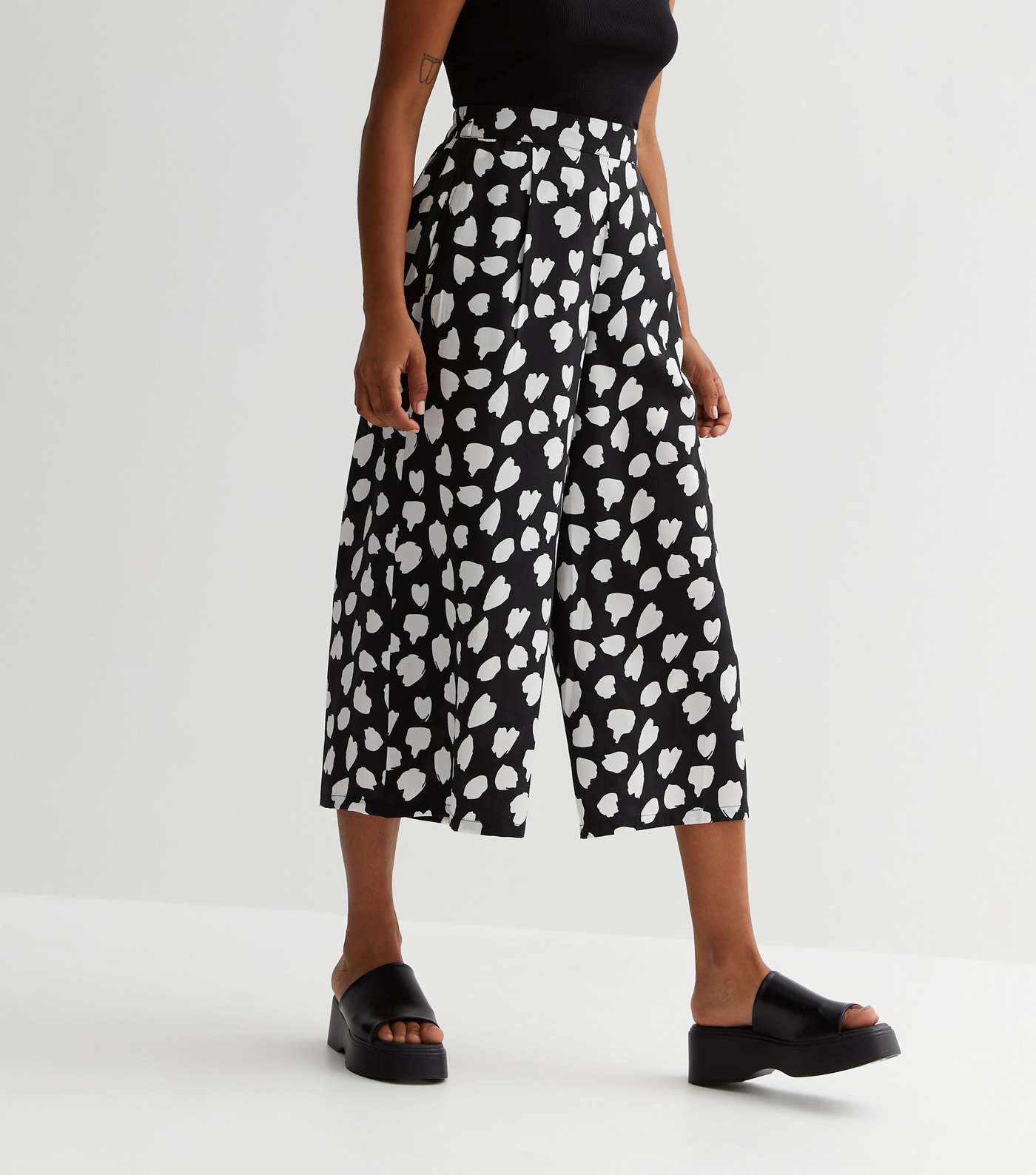 Petite Black Abstract Wide Leg Crop Trousers Image 3