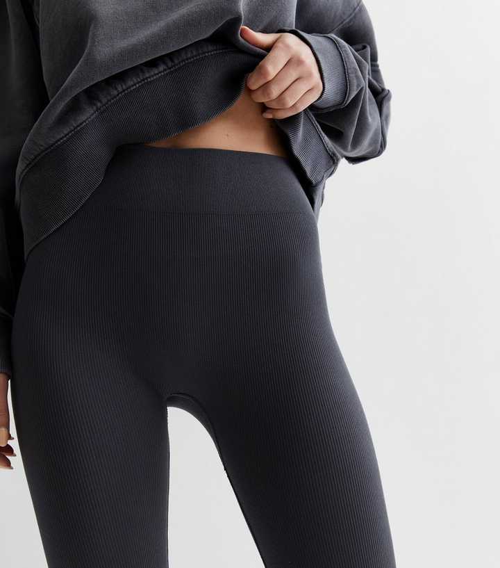https://media2.newlookassets.com/i/newlook/875225403M2/womens/clothing/leggings/dark-grey-seamless-leggings.jpg?strip=true&qlt=50&w=720