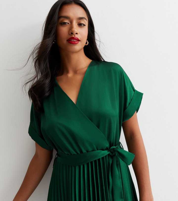 Petite Dark Green Satin Pleated Midaxi Dress | New Look