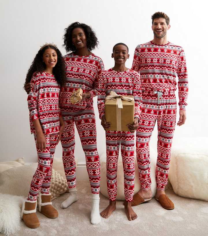 https://media2.newlookassets.com/i/newlook/875497219M1/womens/clothing/nightwear/curves-white-leggings-family-pyjama-set-with-fair-isle-print.jpg?strip=true&qlt=50&w=720