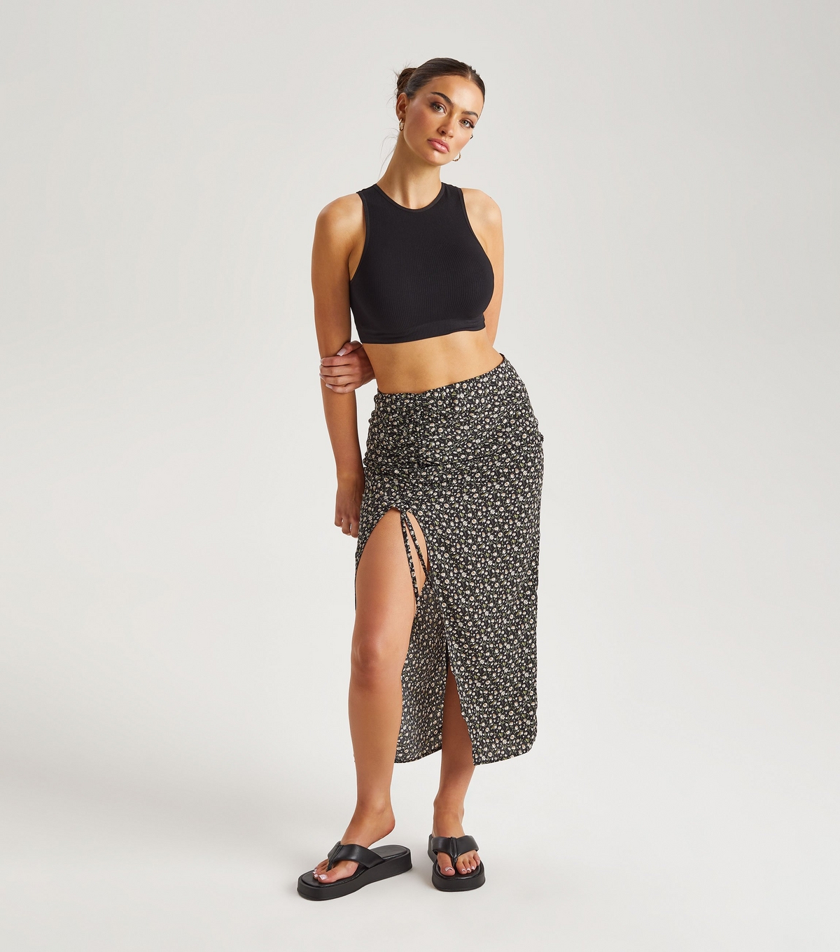 Women's Black Ditsy Floral Ruched Midaxi Skirt Urban Bliss New Look