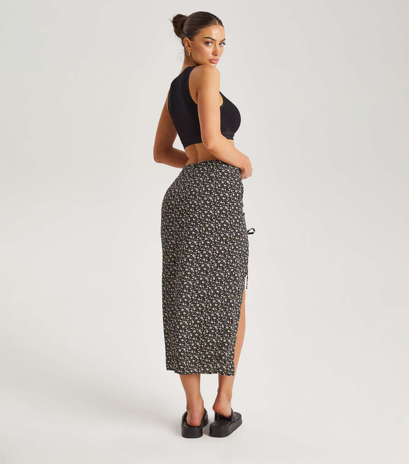 Urban Bliss Black Ditsy Floral Ruched Midaxi Skirt Image 4