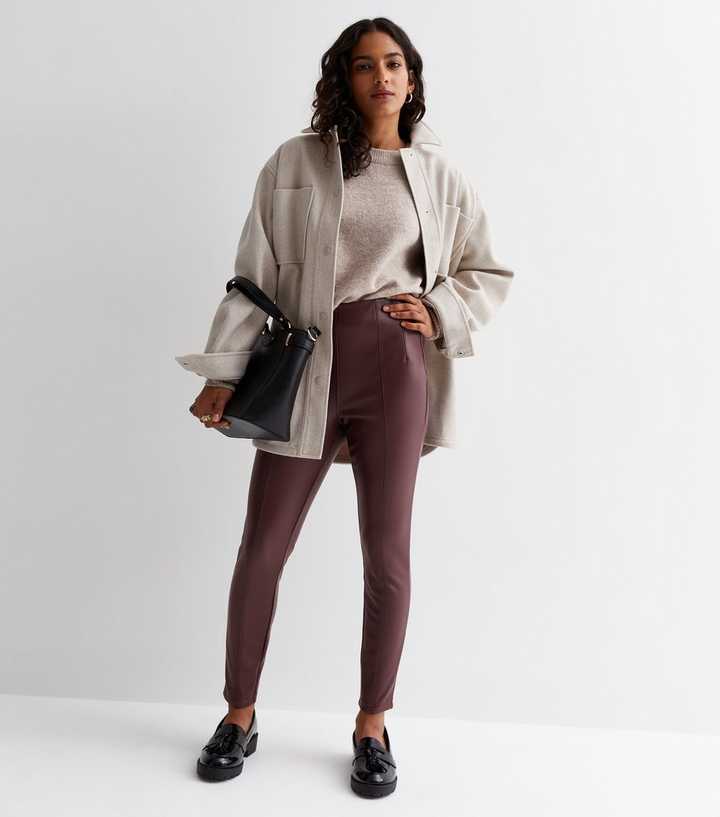 https://media2.newlookassets.com/i/newlook/876077167/womens/clothing/leggings/petite-burgundy-leather-look-leggings.jpg?strip=true&qlt=50&w=720