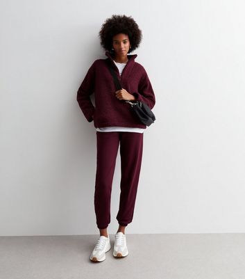 Burgundy sweatshirt outlet outfit