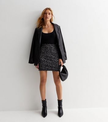 Light Grey Leopard Print Jacquard Mini Tube Skirt New Look