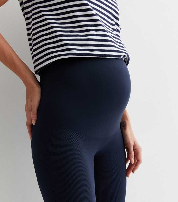 https://media2.newlookassets.com/i/newlook/876761241M2/womens/clothing/leggings/maternity-navy-seamless-leggings.jpg?strip=true&qlt=50&w=720