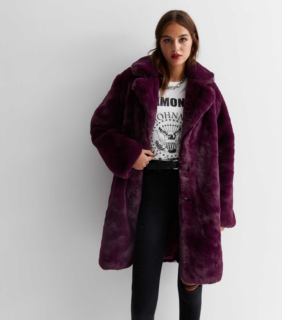 Gini London. Made from a super-soft faux fur fabric that guarantees cosy vibes on chilly days, this burgundy coat is a staple piece for autumn/winter.

- Online exclusive
- Revere collared neckline
- Long sleeves
- Long hem
- Faux fur fabric
- Regular fit
- Model is 5'8"/173cm and wears size S/M

Product Code: 876962667
Care Guide:
100% Polyester.

Machine washable.