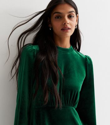 Long sleeve green velvet on sale gown