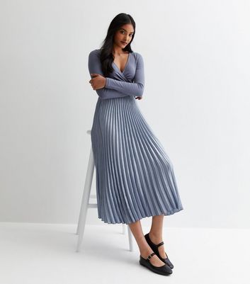 Newlook silver sale pleated skirt