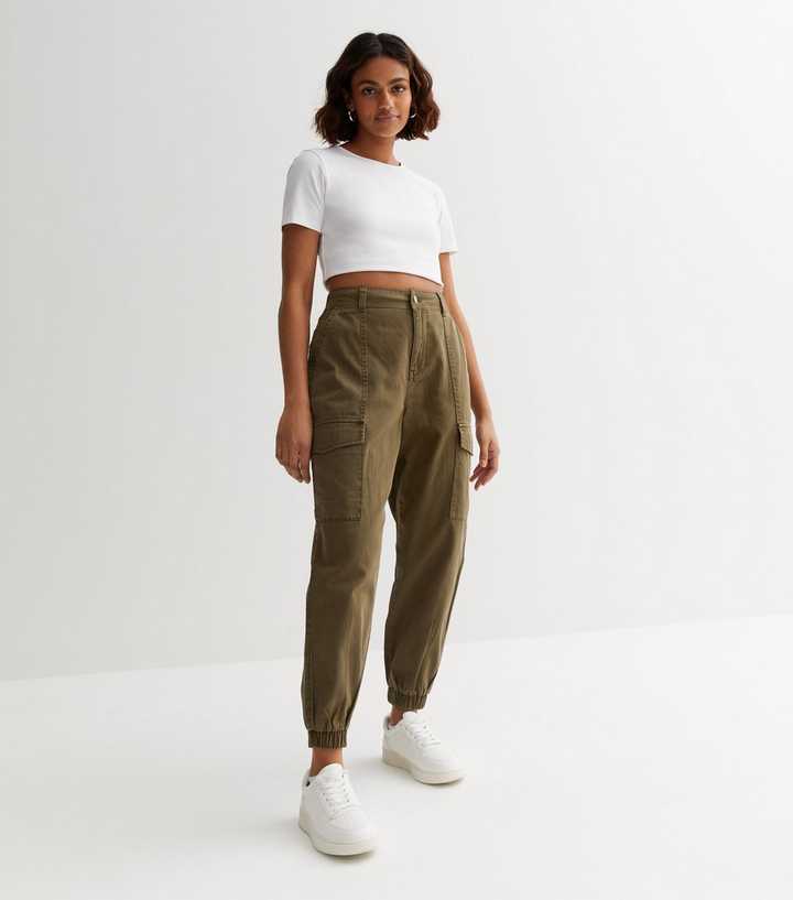https://media2.newlookassets.com/i/newlook/878028734/womens/clothing/trousers/petite-khaki-cotton-cuffed-cargo-trousers.jpg?strip=true&qlt=50&w=720
