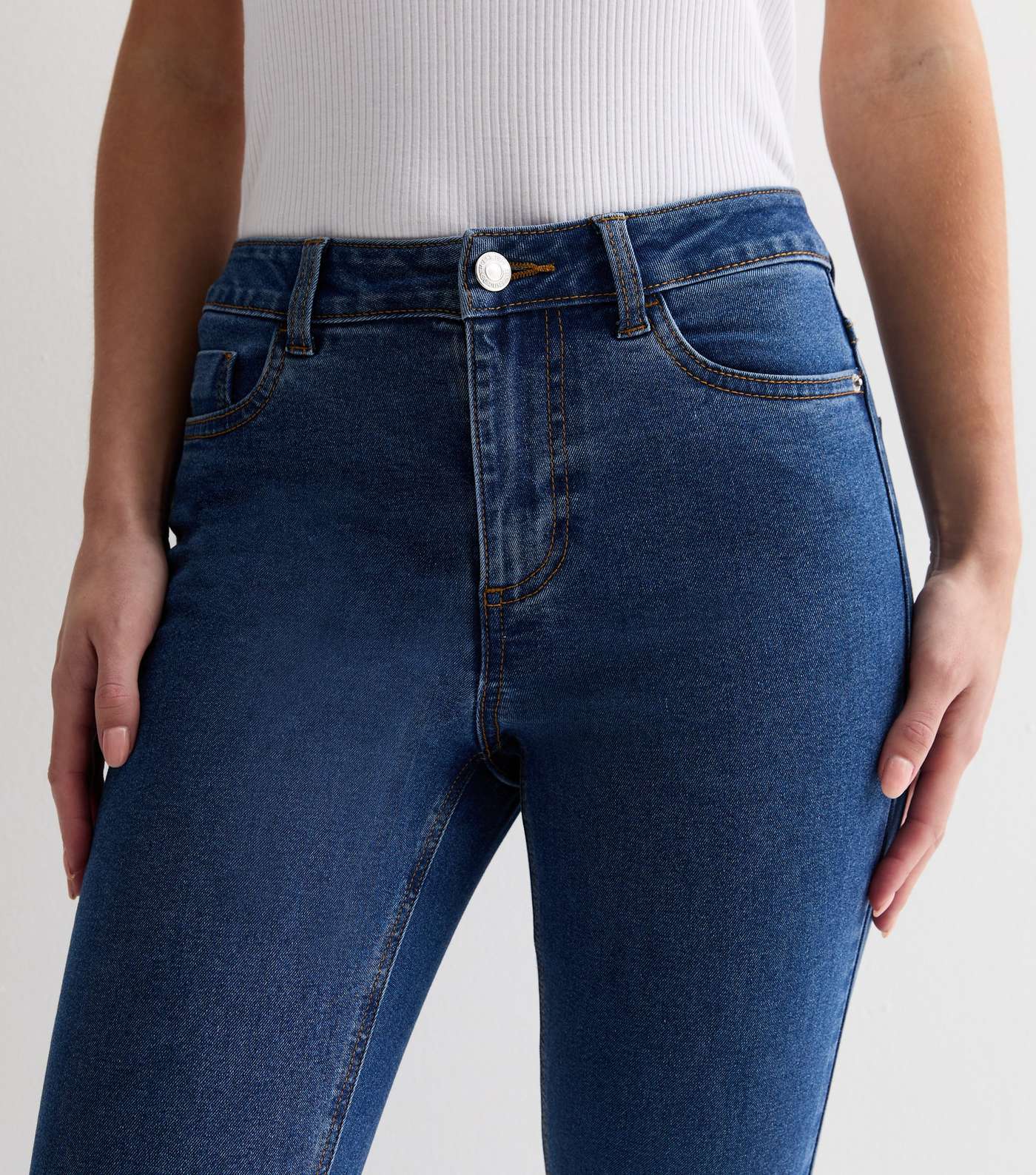 Petite Mid Blue Mid Rise Amie Skinny Jeans Image 3
