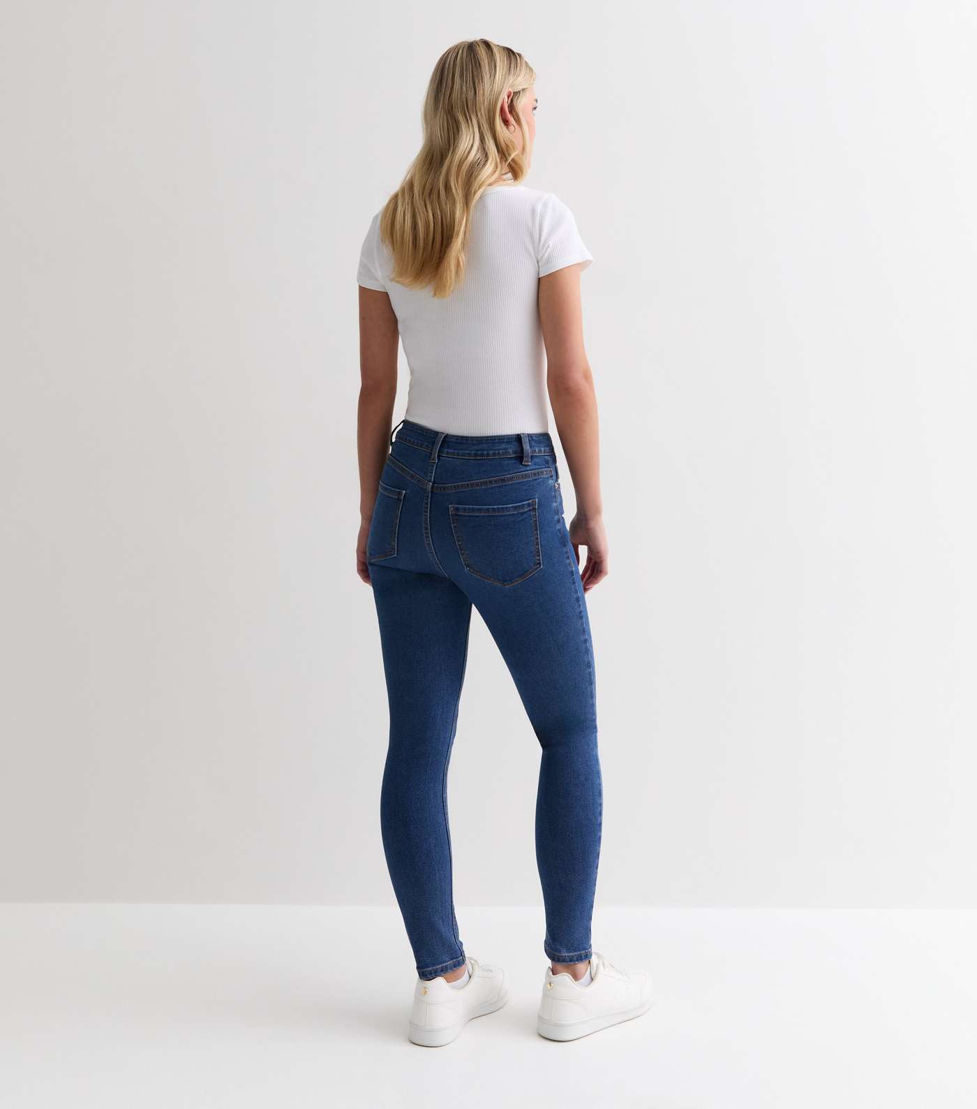 Petite Mid Blue Mid Rise Amie Skinny Jeans Image 5