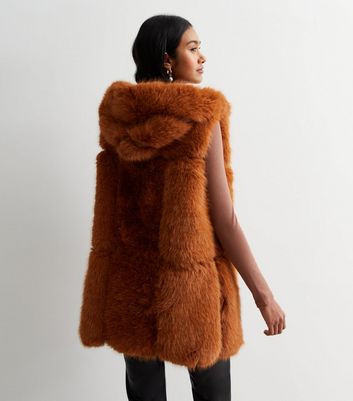 Camel faux 2025 fur gilet