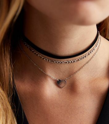 Silver on sale velvet choker