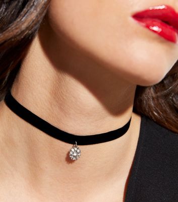 Black Velvet Diamante Charm Choker Necklace New Look