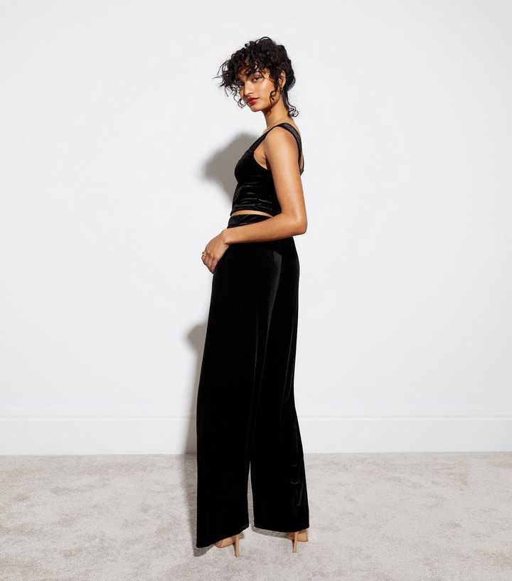 https://media2.newlookassets.com/i/newlook/879505001M5/womens/clothing/trousers/black-velvet-high-waist-wide-leg-trousers.jpg?strip=true&qlt=50&w=720