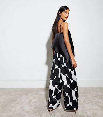 Black Print Cropped Plisse Trousers – Highstreet Outlet UK