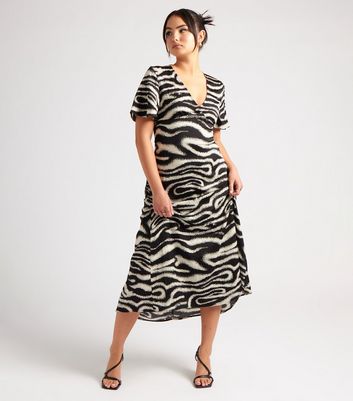Urban Bliss Black Zebra Print Midaxi Dress New Look