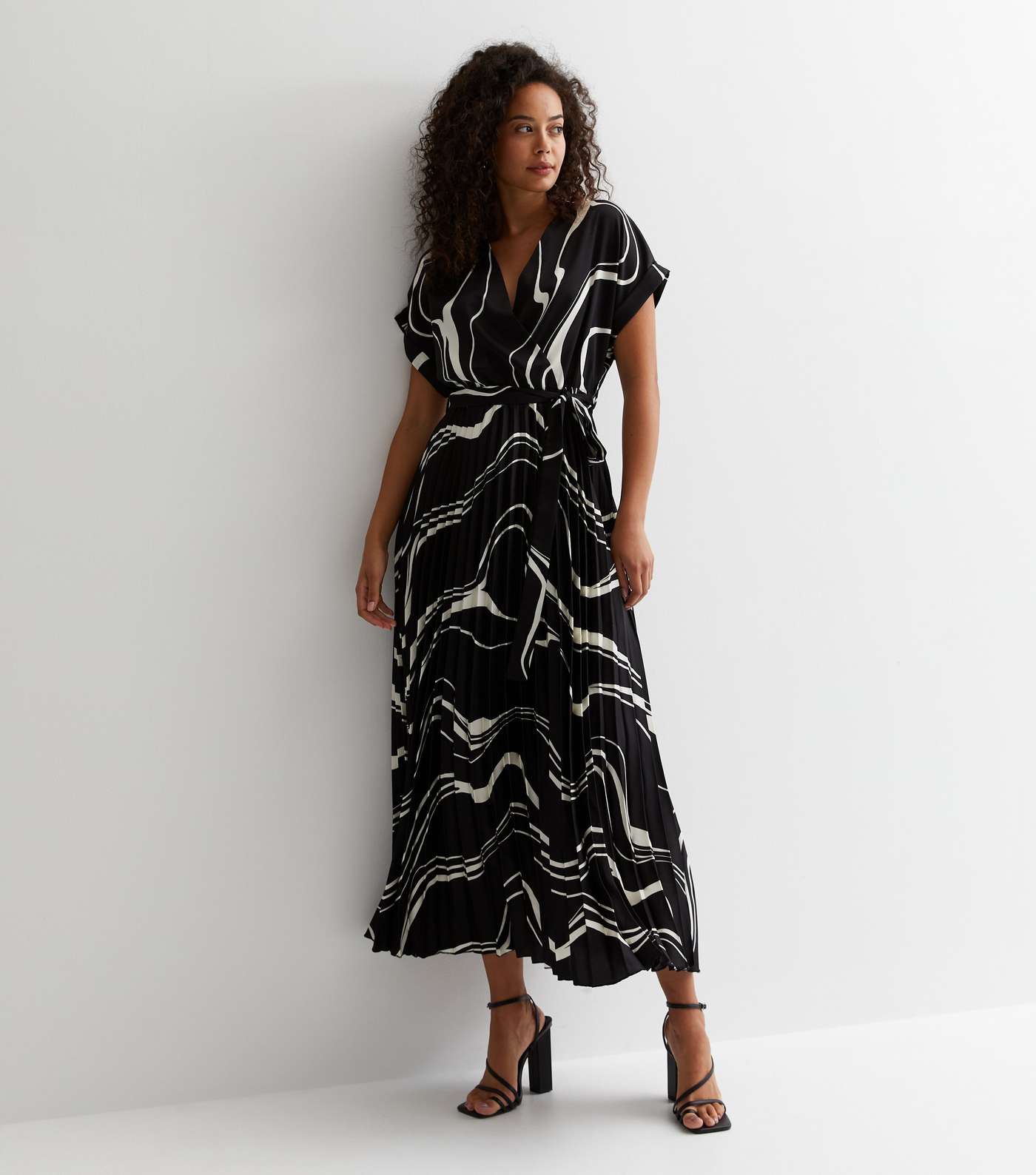 Tall Black Wave Print Pleated Midaxi Dress Image 2