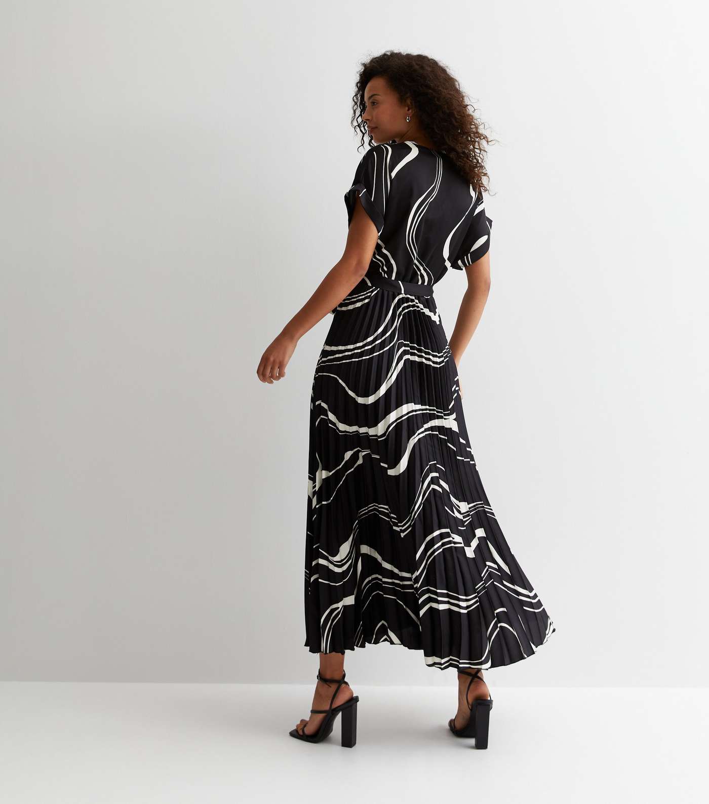 Tall Black Wave Print Pleated Midaxi Dress Image 4
