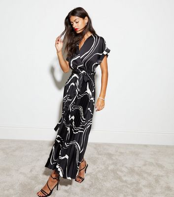 Black Wave Print Pleated Midaxi Dress | New Look