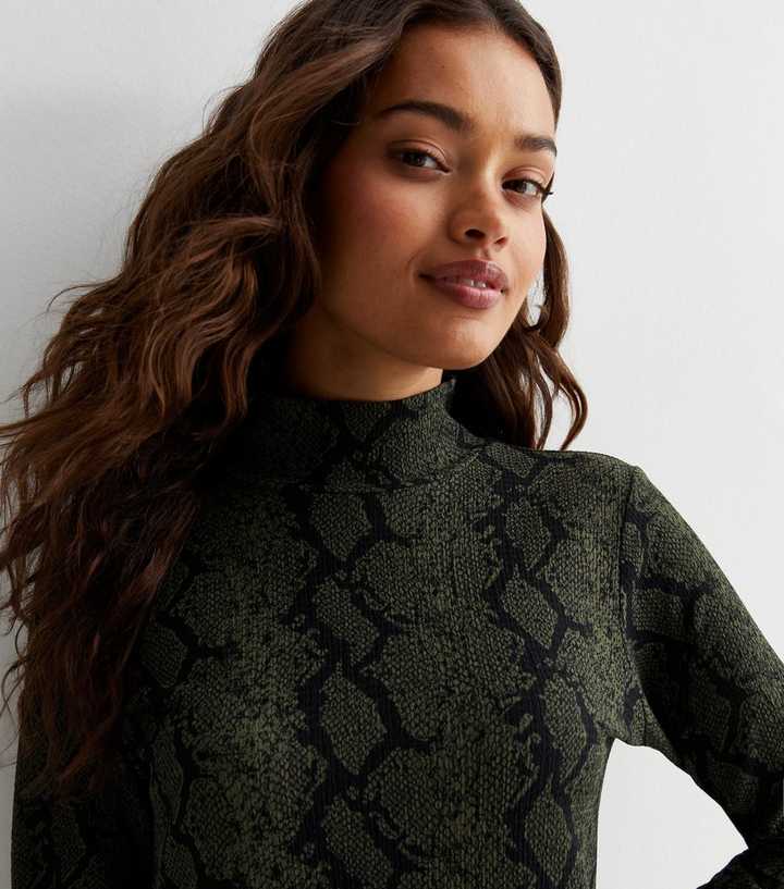 Petite Green Snake Print Jersey High Neck Midaxi Dress | New Look