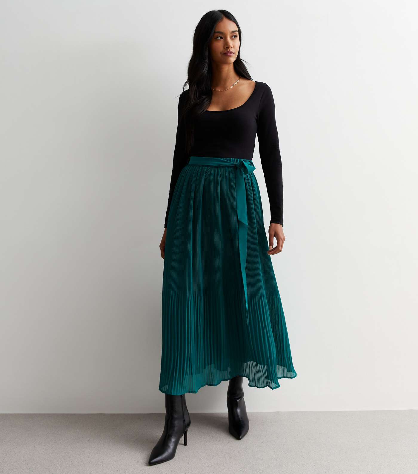 Gini London Dark Green Pleated Belted Midi Skirt Image 3