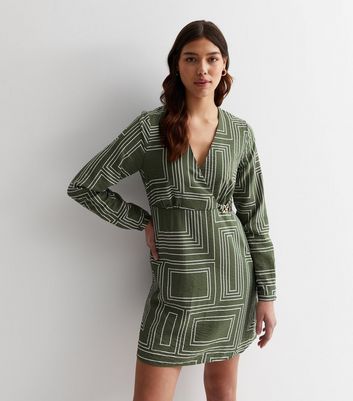 Tall Green Geometric Print Buckle Wrap Mini Dress New Look