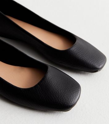 Black leather ballerina discount pumps